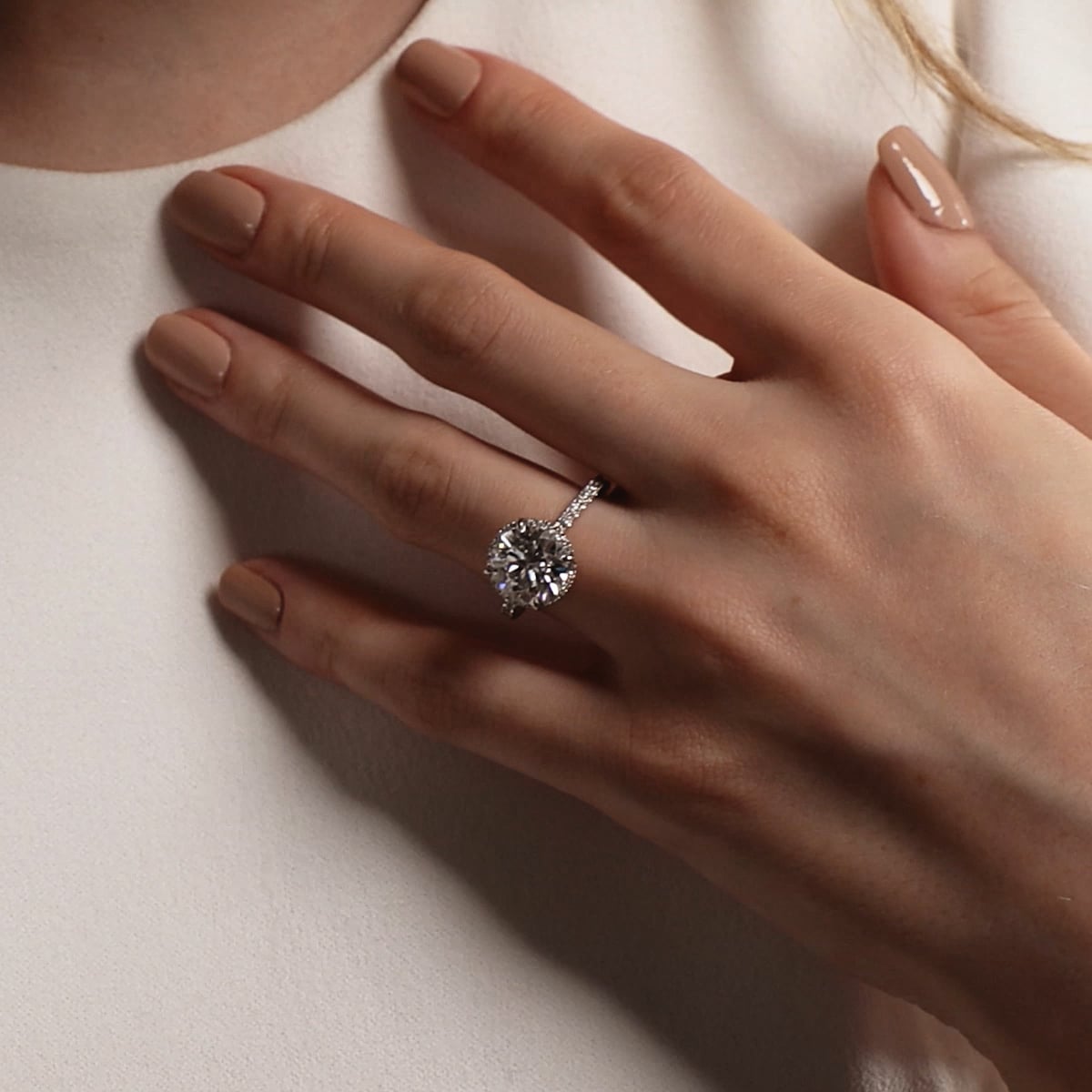 Round Brilliant Lab Diamond Engagement Ring (Grand Suan Setting)
