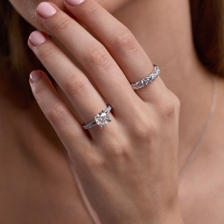 Split Shank Pavé Engagement Ring in White Gold with Round Brilliant Center Stone