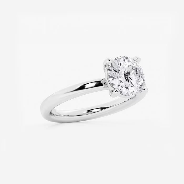 Classic Solitaire Engagement Ring in White Gold with Round Brilliant Center Stone